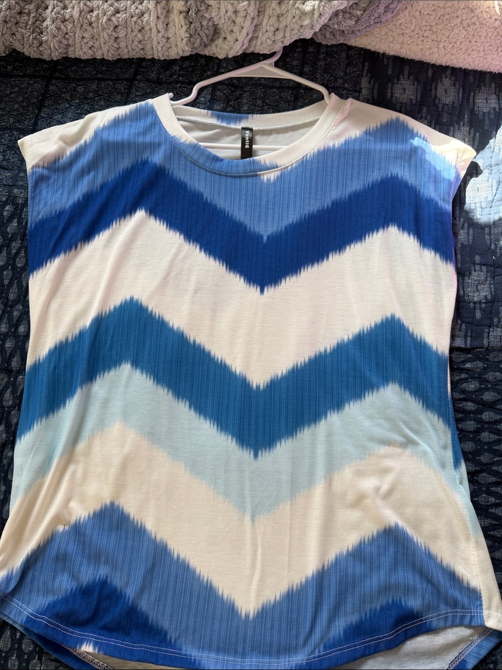 Venti6 Sleeveless Chevron Tank Top in Blue and White
